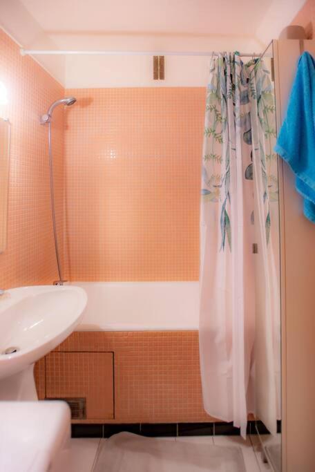 Studio With Balcony Париж Екстер'єр фото